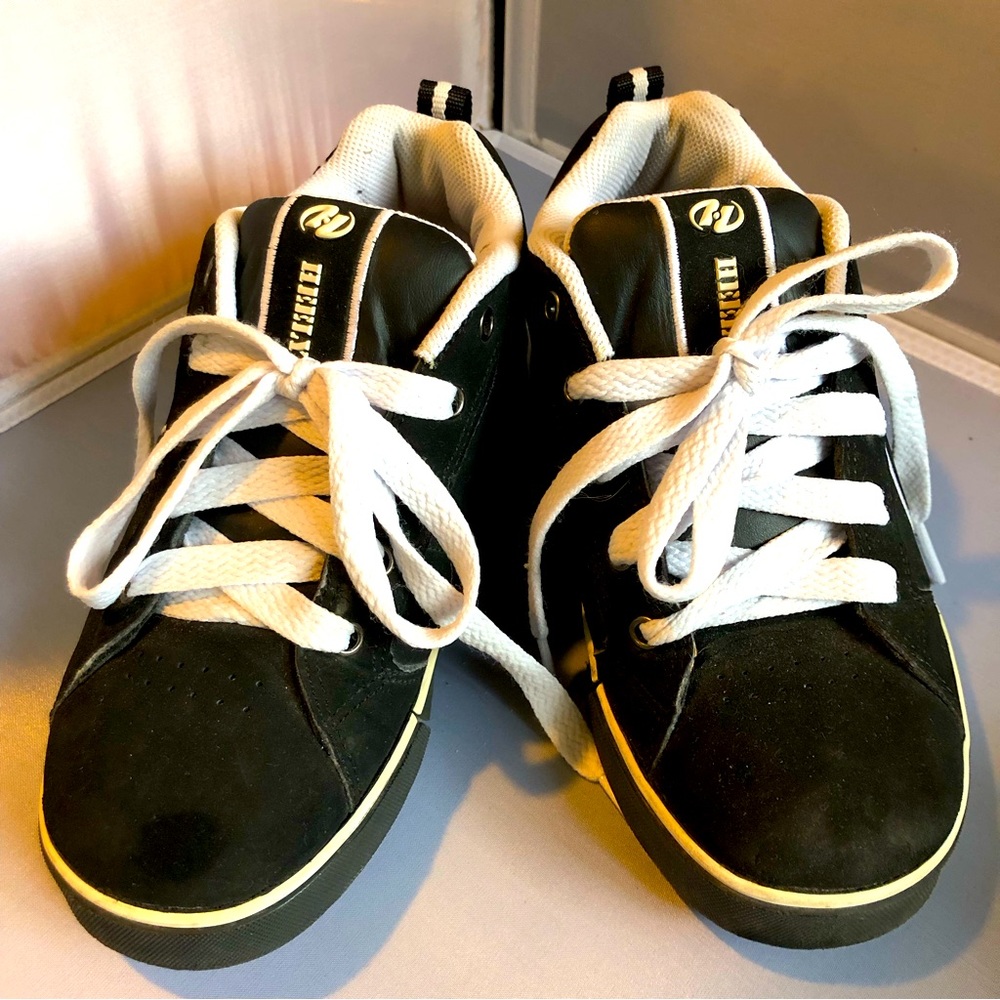 HEELYS Skate Shoes with yellow wheels and tool - Youth size 4